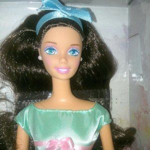Avon Exclusive Barbie - Spring Tea Party Brunette